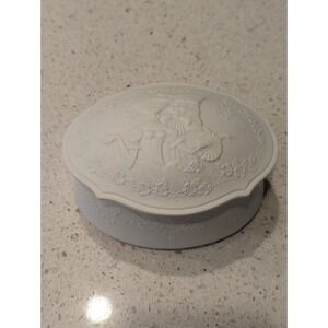 Vintage Kaiser White Bisque Porcelain Germany King Queen Trinket Jewelry BOX 632